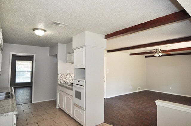 Building Photo - "COMING IN LATE JANUARY - Charming 3-2-2 home in the heart of Irving!"