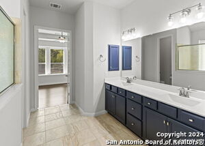Building Photo - 133 Maravillas