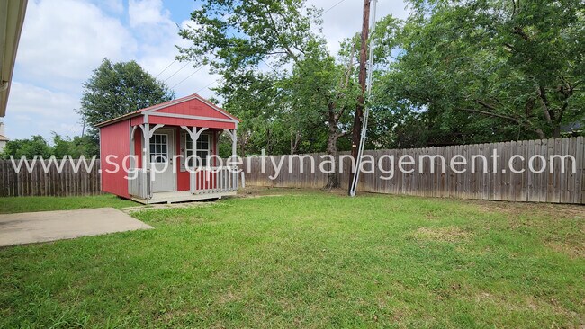 Building Photo - 8005 Mosstree Dr