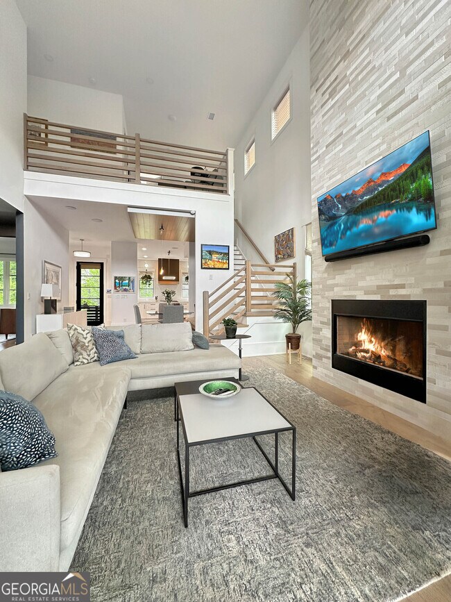 Building Photo - 300 Mado Ln