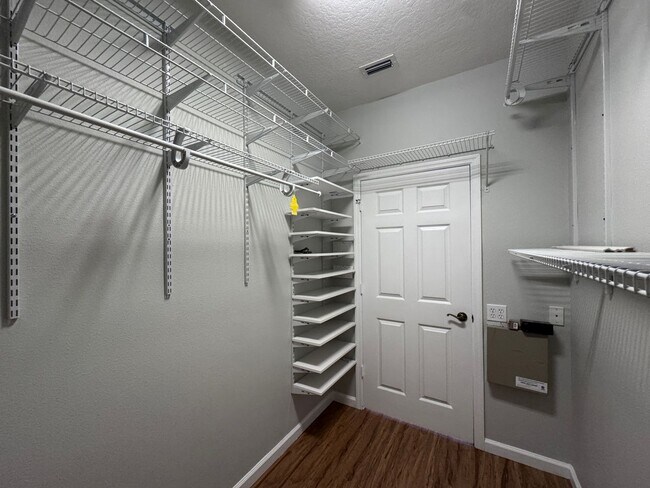 Building Photo - Bright and Inviting 3 bedroom, 2 Bath Condo in Desirable Baldwin Park