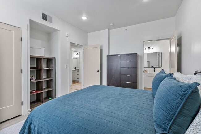 Building Photo - Modern 2 Bed/2 Bath Condo in Rexburg