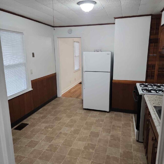 Building Photo - 1015 Camden Ave