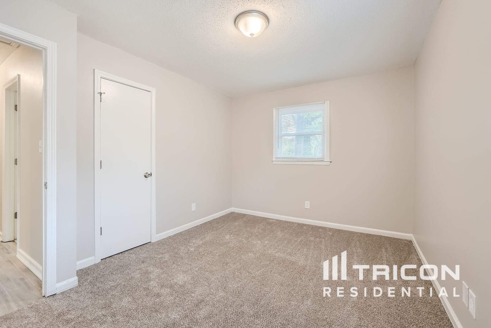 Building Photo - 5313 Larewood Dr