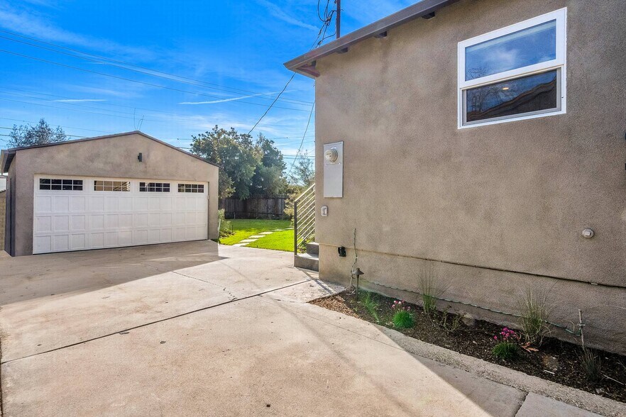 Building Photo - 616 W Ellis Ave