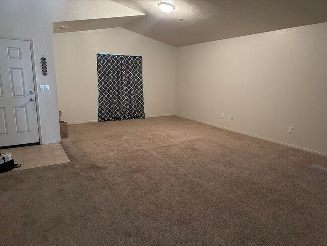 Building Photo - BEAUTIFUL SINGLE STORY HOME ON CORNER LOT