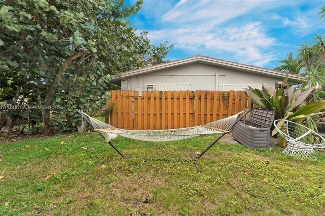 Building Photo - 1120 SW 30th St