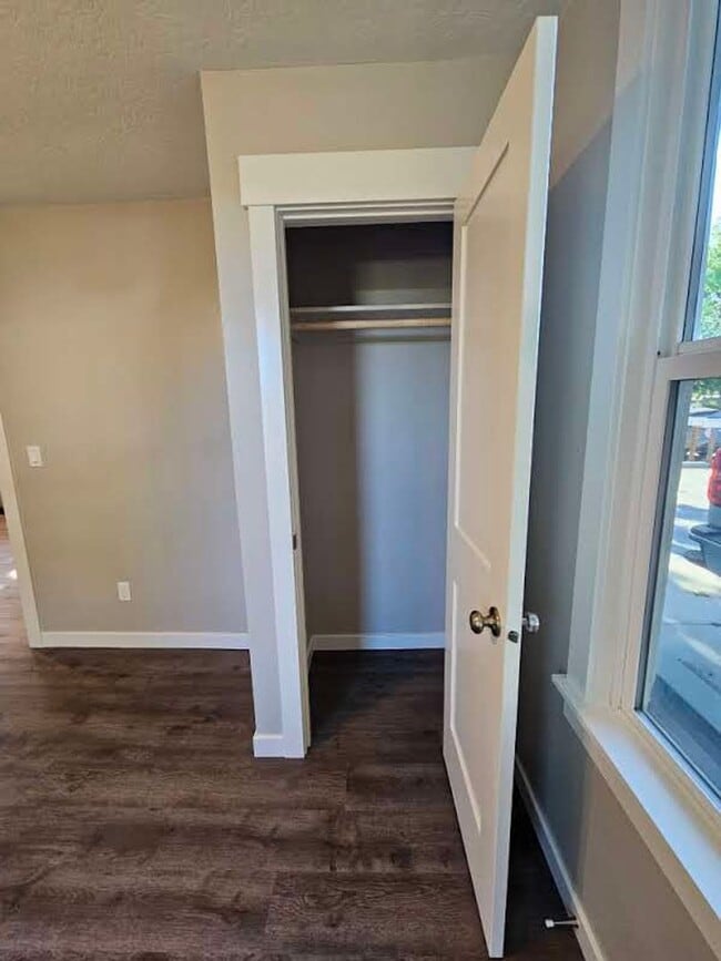 Building Photo - 3 Bedroom Fully Remodeled Home in Downtown...