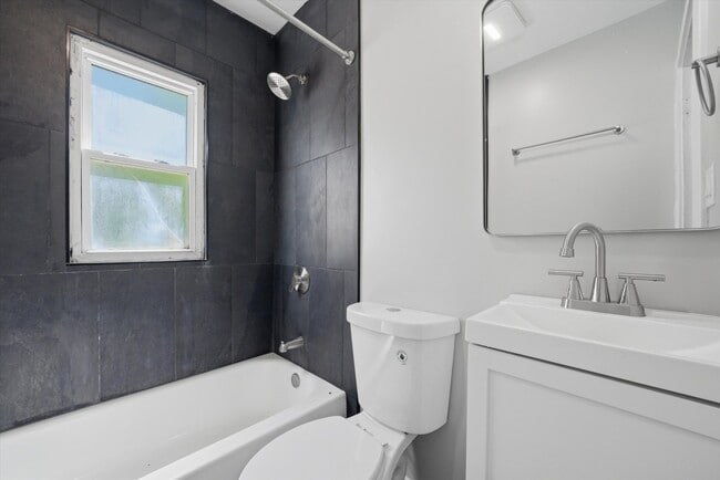 Building Photo - 1235 River Dr