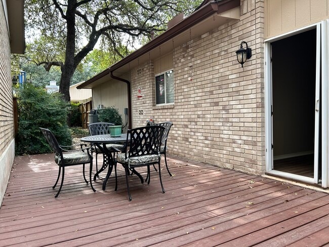 Building Photo - 5706 Quail Crown