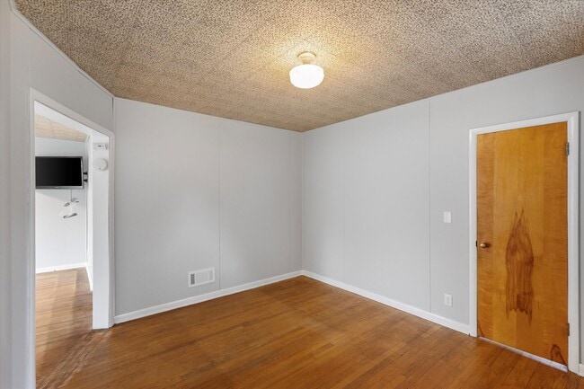 Building Photo - Home For Rent Papillion
