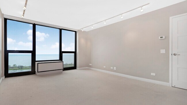 Building Photo - 2500 N Lakeview Ave