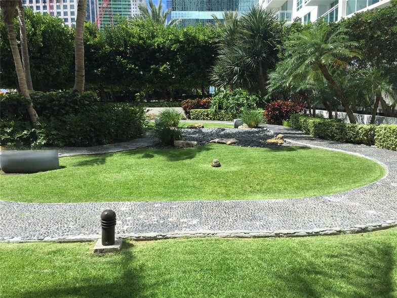 Building Photo - 951 Brickell Ave