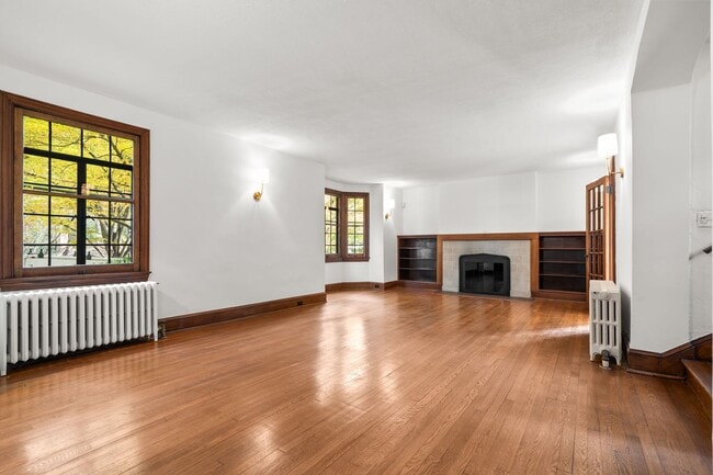 Building Photo - 3 Bed 3.5 Bath - Chevy Chase Colonial - Mo...