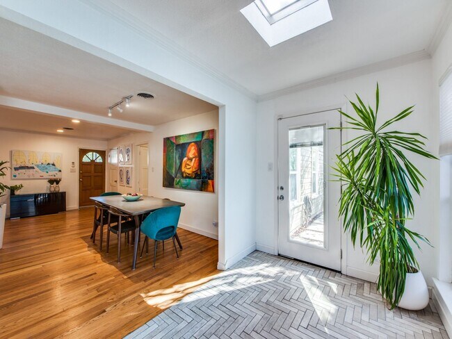 Building Photo - 3 Bedroom in Alamo Height ISD