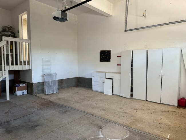 Building Photo - Beautiful large house in the South Hills!  $1,000 OFF YOUR FIRST MONTH'S RENT!