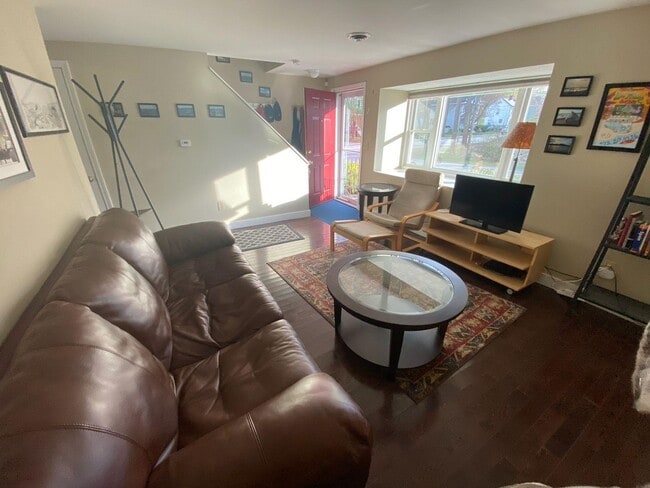 Building Photo - 777 Middle Rd