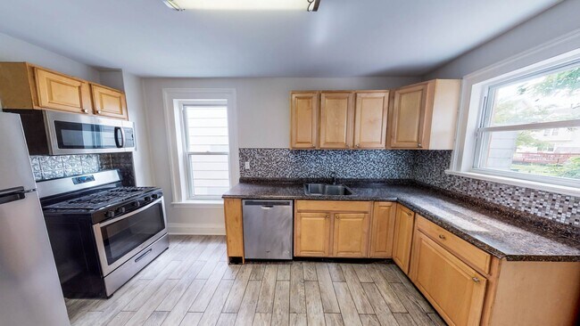 Building Photo - 3 Bedroom Single Family Home!