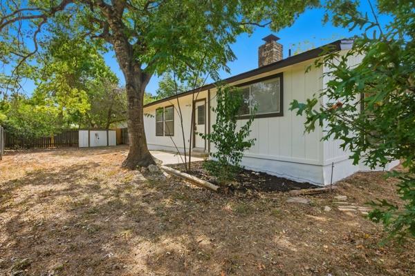 Building Photo - 300 Twin Oak Trail