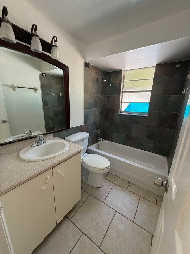 Building Photo - 1215-1217 59th Ave E