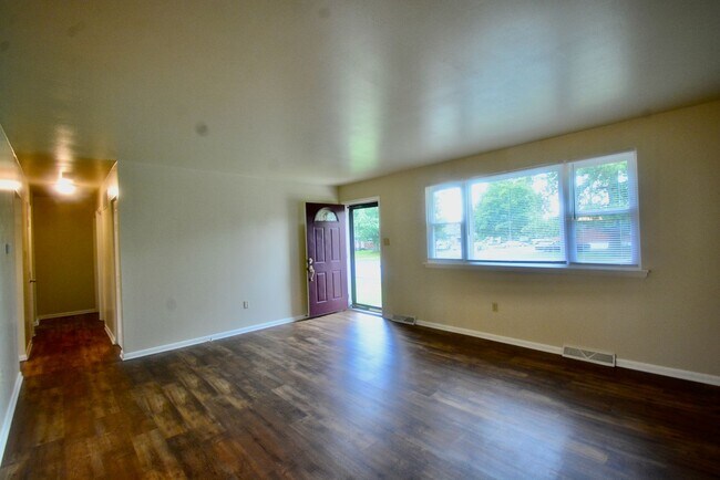 Building Photo - 363 N School Ln