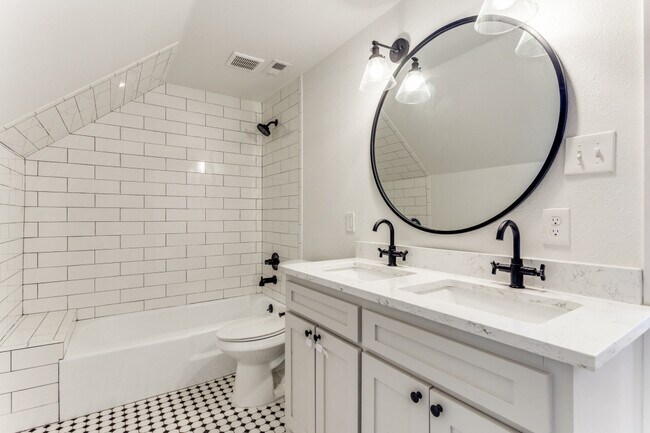 Second bath - 516 Hillside Rd