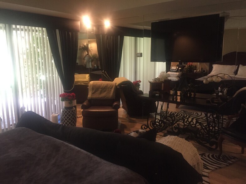 Building Photo - 23 Duke Dr