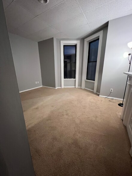 Building Photo - 1 Russell Pl