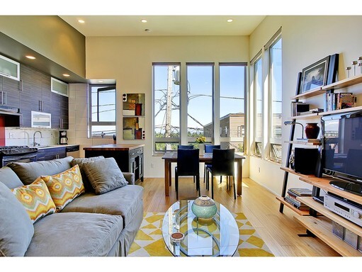 Building Photo - Modern 2 Bed + Den Madison Valley Townhouse!
