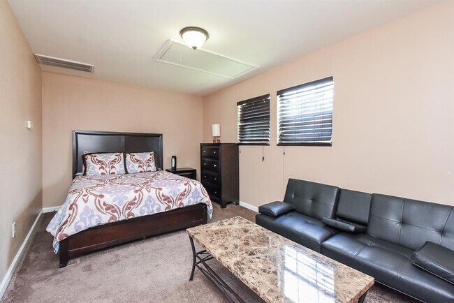 Building Photo - 7719 Apache Plume Dr