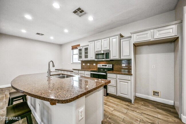 Building Photo - 15340 W Dahlia Dr