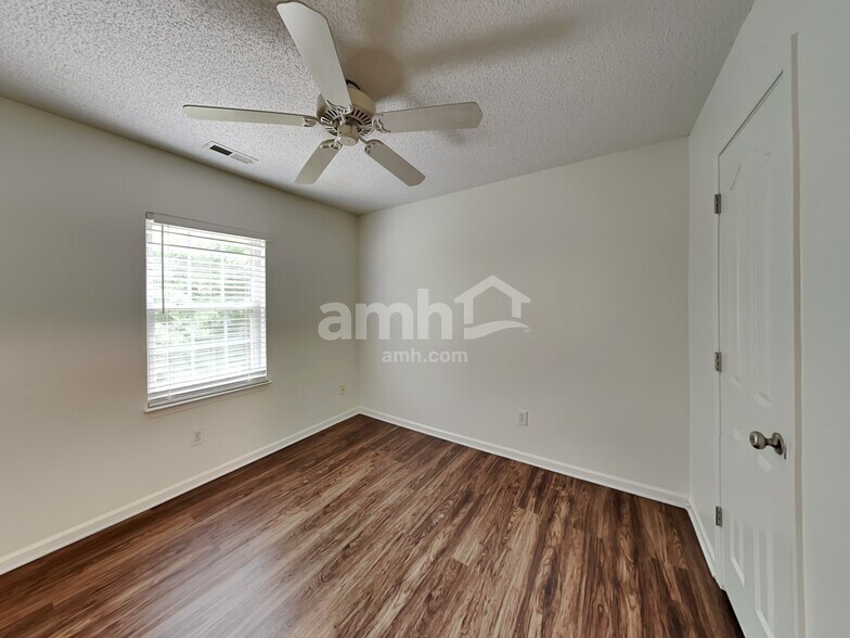 Building Photo - 6030 Shining Oak Ln