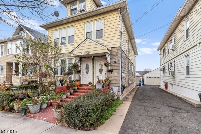 Building Photo - 486 Highland Ave