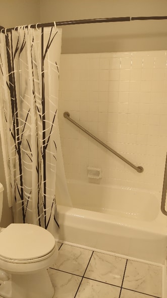 Building Photo - 3400 Cricketeer Dr