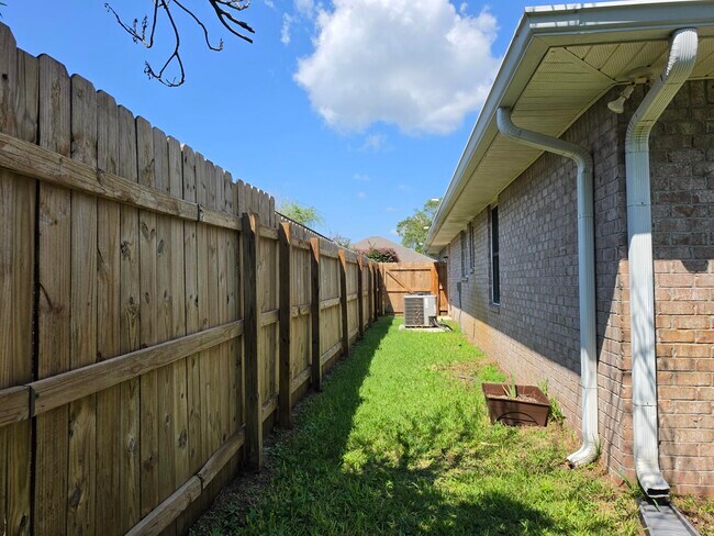 Building Photo - 2295 Heritage Cir