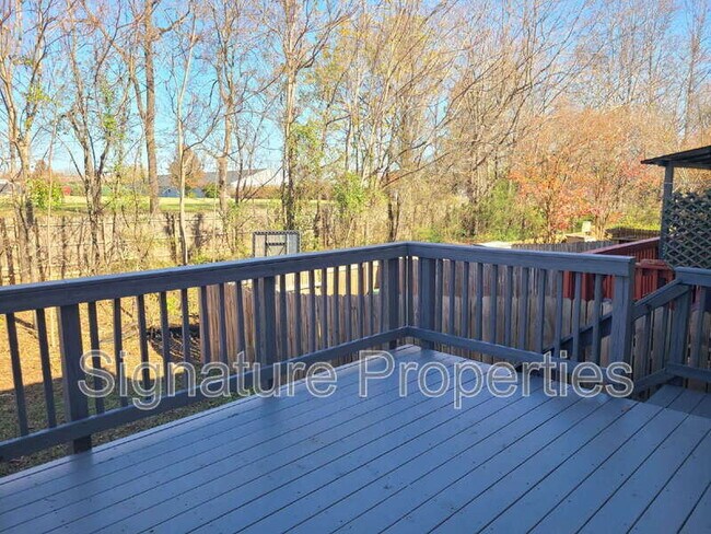 Building Photo - 106 Regina Ln