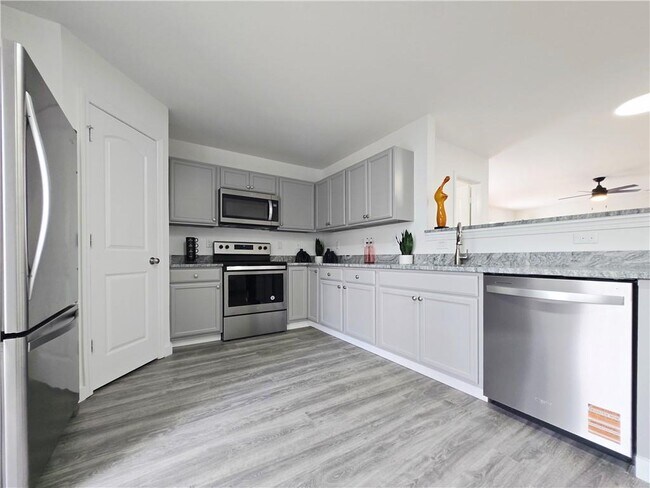 Building Photo - 2529 Piering Dr