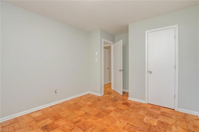 Building Photo - 9333 Chelsea Ave