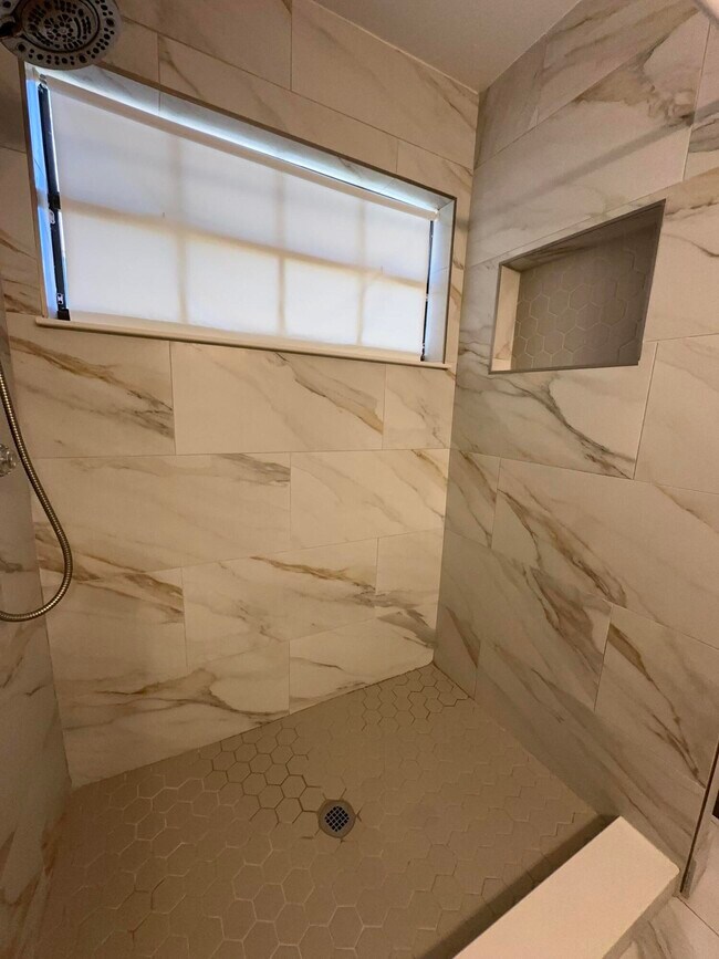 Building Photo - 1728 Shoreside Cir