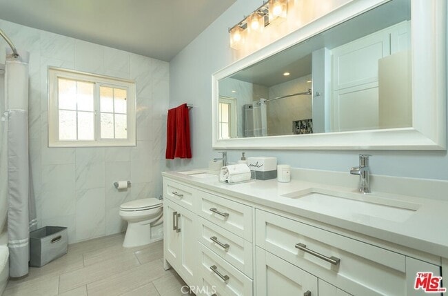 Building Photo - 8471 Vine Valley Dr