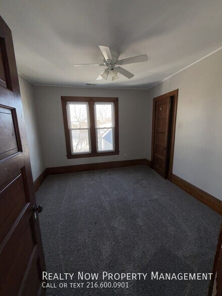 Building Photo - 1344 S Green Rd