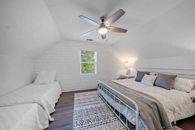Building Photo - 375 Arrowhead Trail NE
