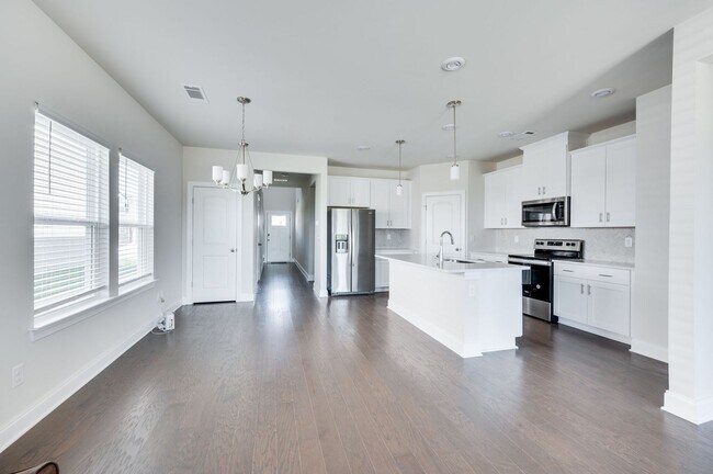 Building Photo - Awesome energy-efficient 4BE/2.5BA home in the Skyridge neighborhood!