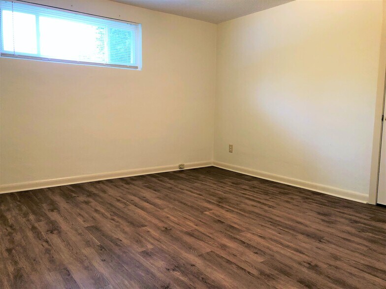 Building Photo - 5602 Shorewood Ln