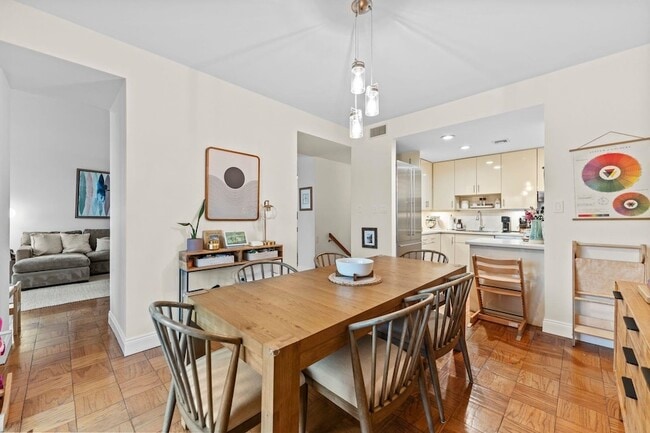 Building Photo - 200 Shearwater Ct W