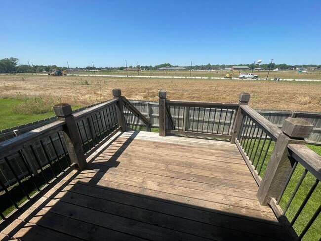 Building Photo - 2022/26 E Village Estates Dr