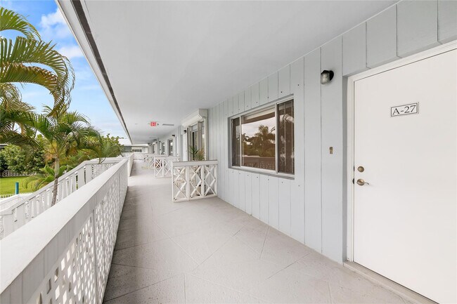 Building Photo - 2170 NE 51st Ct