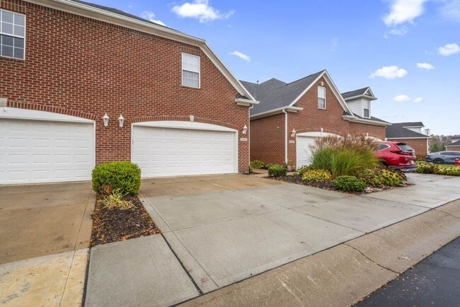 Building Photo - Beautiful 3 Bedroom Condo Available Now!