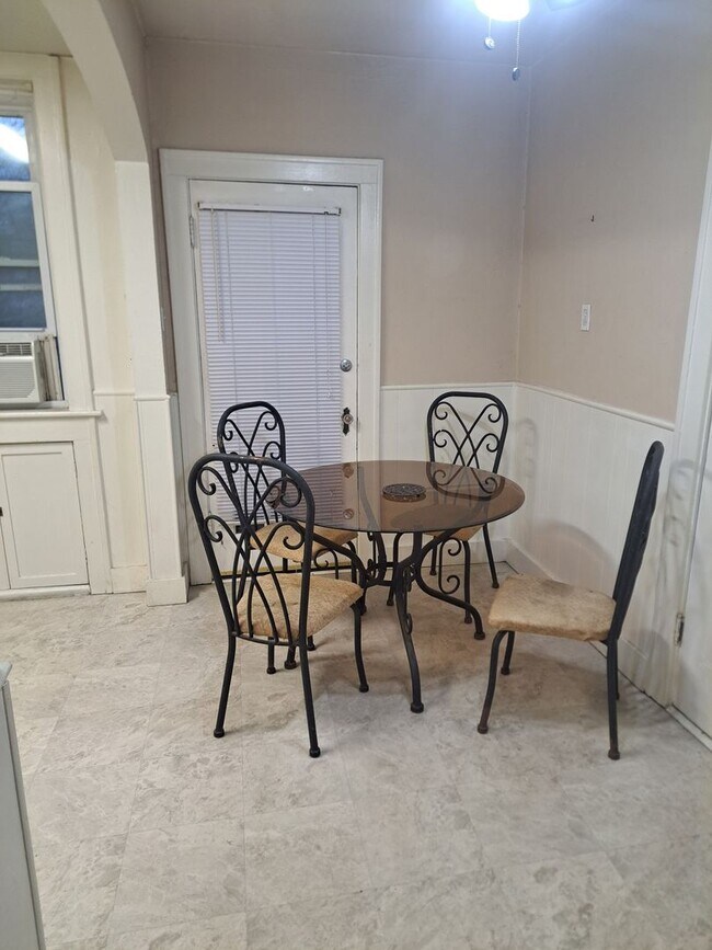 Building Photo - 5918 Arendes Dr