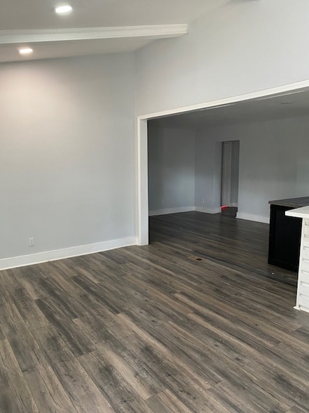 Building Photo - 3519 Rosehaven Dr